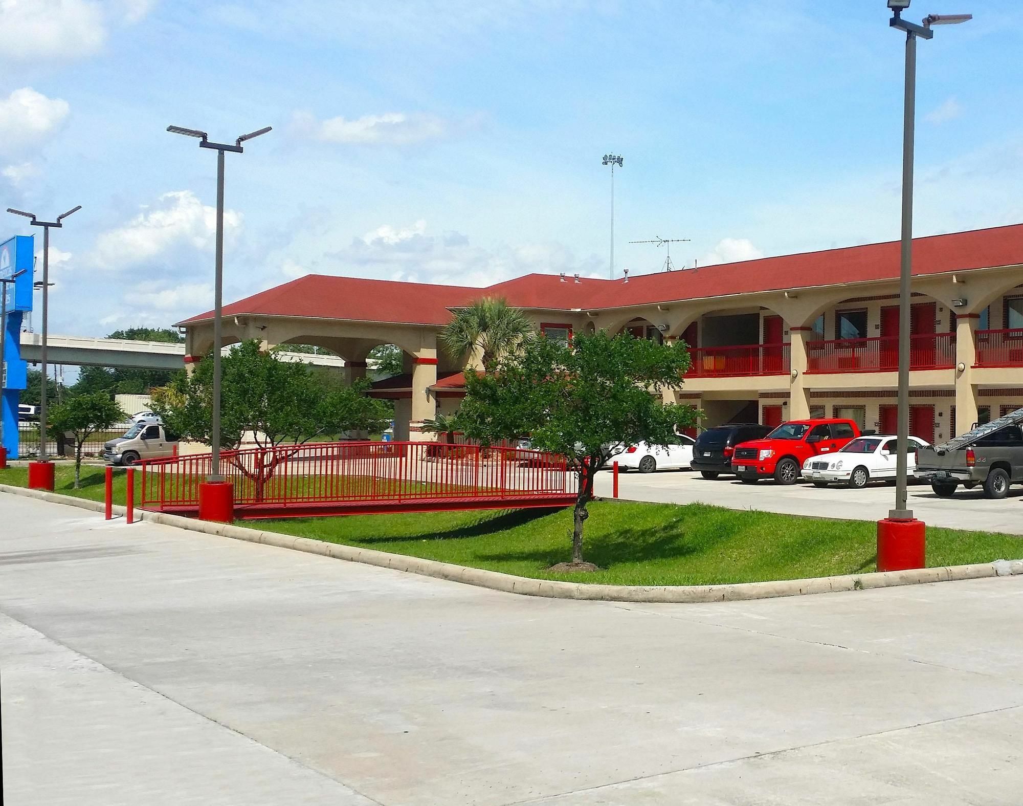 Americas Best Value Inn & Suites Northeast Houston Exteriör bild